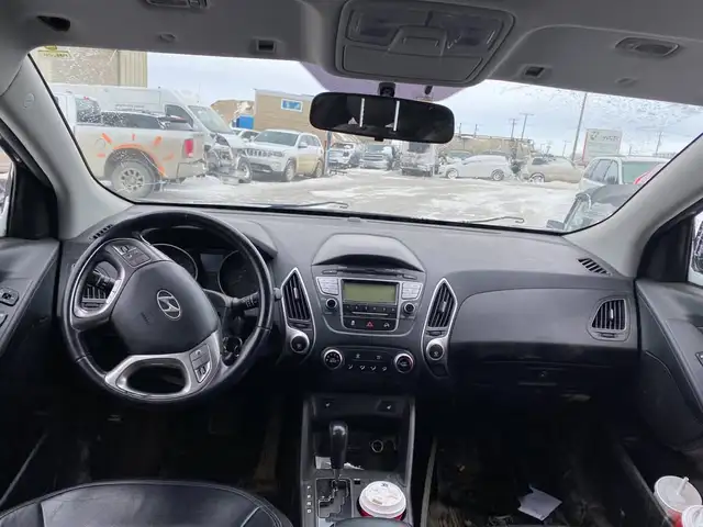 2011 Hyundai Tucson FWD 4dr I4 Auto GLS *ONLY FOR PARTS* in Auto Body Parts in Regina - Image 5