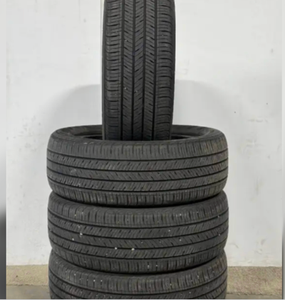 Like new 215 55 17 kumho all season tires used 4000 kms have 96% tread cost $1100 new fits: Honda Ac...