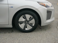 2019 Hyundai Ioniq Hybrid Essential Smart, efficient, and easy to live with this 2019 Hyundai Ioniq... (image 7)