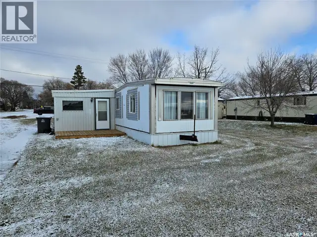 702 Railway AVENUE Arcola, Saskatchewan in Houses for Sale in Regina - Image 2