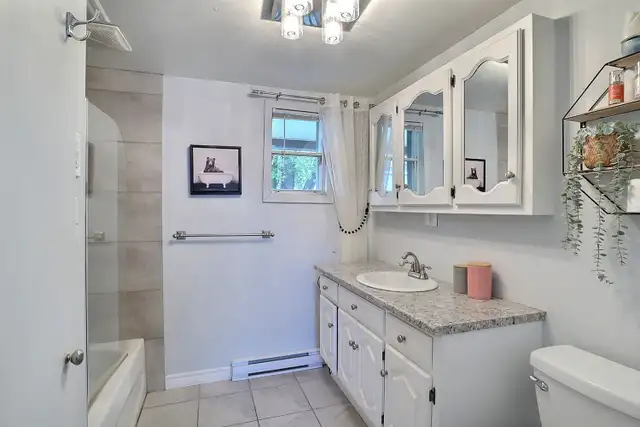 Une vraie aubaine à seulement 230 000 $! in Houses for Sale in Sherbrooke - Image 12