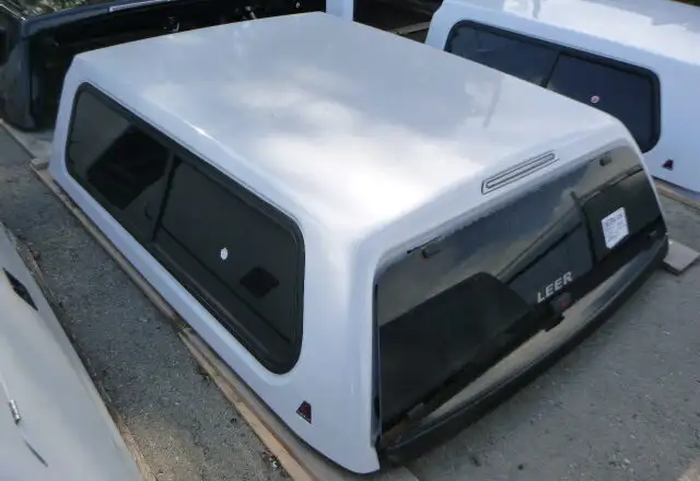 2019 - 2026 Chevrolet Silverado 1500 6'6 GAZ Summit White cap in Other Parts & Accessories in Kitchener / Waterloo - Image 4