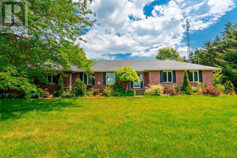 5386 MANDAUMIN ROAD PlymptonWyoming, Ontario Houses for Sale