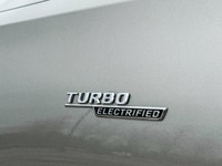 Intercooled Turbo Gas/Electric I-4 engine - All-wheel drive for Canadian conditions - Panoramic sunr... (image 6)