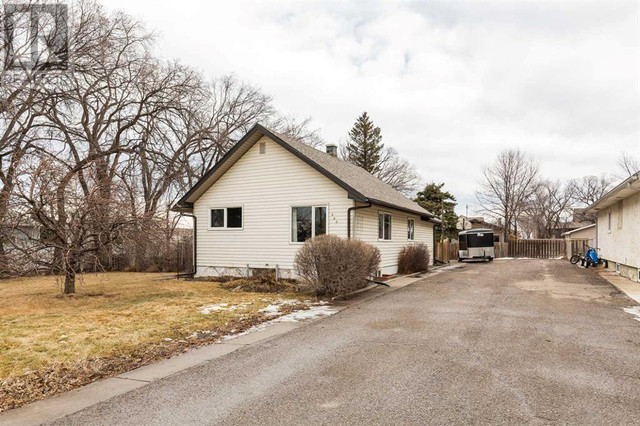 905 Highway Avenue Nobleford, Alberta in Houses for Sale in Lethbridge - Image 2