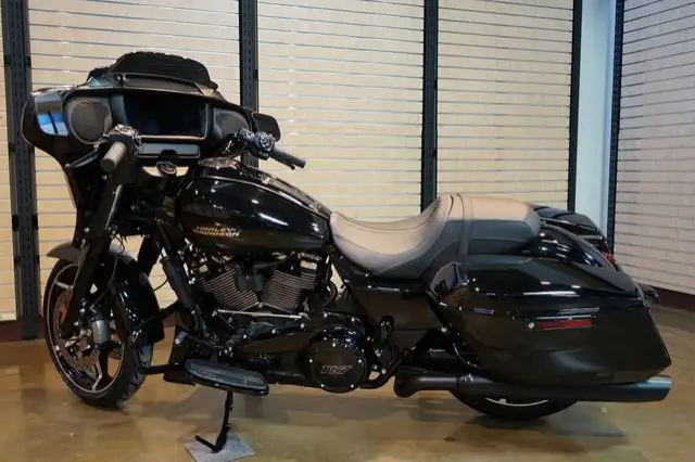 2025 Harley-Davidson FLHX - Street Glide in Sport Touring in Lethbridge - Image 11