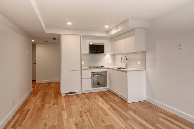 3460 Peel Street 3460 Peel Street — photo 2