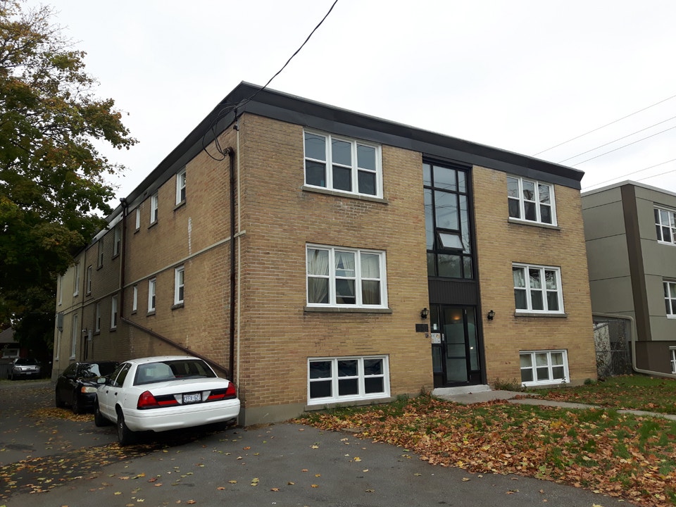 PRIME North Oshawa - STUNNING 1 bedroom 5