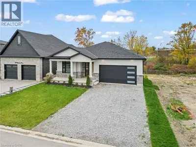 Situated in one of Welland's most prestigious neighbourhoods, this bungalow offers 3500 sq. ft. of f...