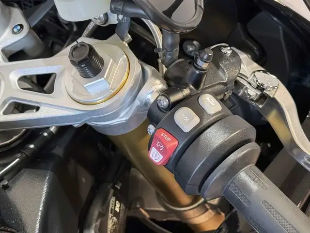 2018 BMW S1000RR in Sport Bikes in City of Montréal - Image 9