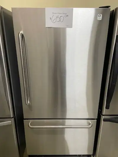 Réfrigérateur stainless 30'' congélateur au bas GE Profile, View more