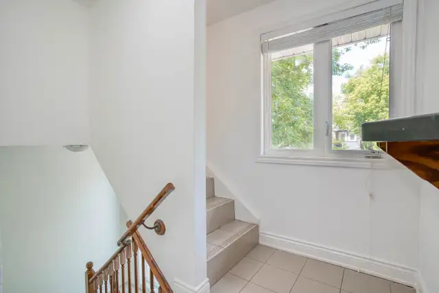 New appliances! 2 Bdrm 622ft2 3rd Flr Apt w/in-apt free laundry!63417637419393123