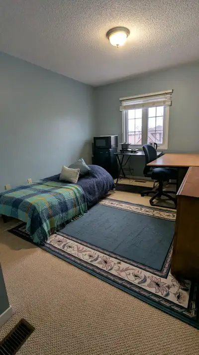 A fully furnished, large, and bright room for rent Richmond Hill