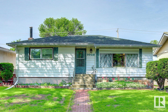 9926 78 ST NW Edmonton, Alberta in Houses for Sale in Edmonton - Image 2