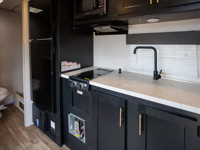 2022 Wolf Pup 16FQ in Travel Trailers & Campers in Edmonton - Image 12