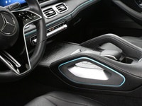 The 2024 GLE450 Exclusive trim delivers a refined, comfort-oriented luxury SUV experience that empha... (image 7)
