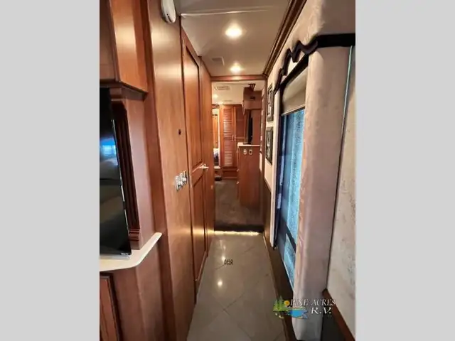 2013 Fleetwood RV Discovery 40X Diesel 057,684 Miles in RVs & Motorhomes in Moncton - Image 35