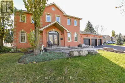 Immaculate** 1 Acre Ravine Lot ((4+1 Bedroom 4 Bathroom Home W/ Walkout Basement /Triple Garage Loca...
