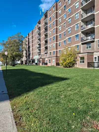 Building Information This community is perfectly located with plenty of greenspace to enjoy the outd...