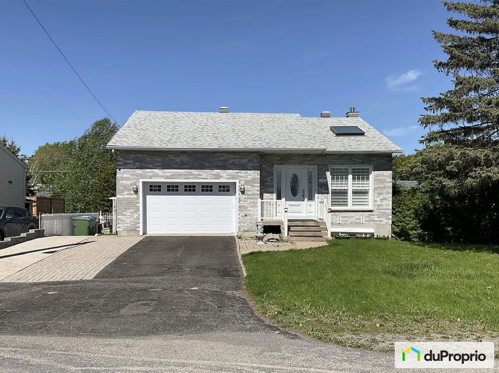 $490,000 - Bungalow for sale in Lavaltrie — photo 1