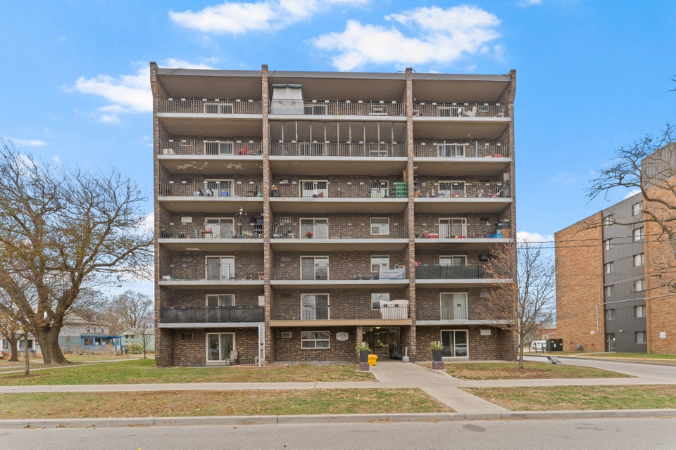 Sun Ray Manor Apartments - 2 Bedroom, 1 Bath Apartment for Rent 2