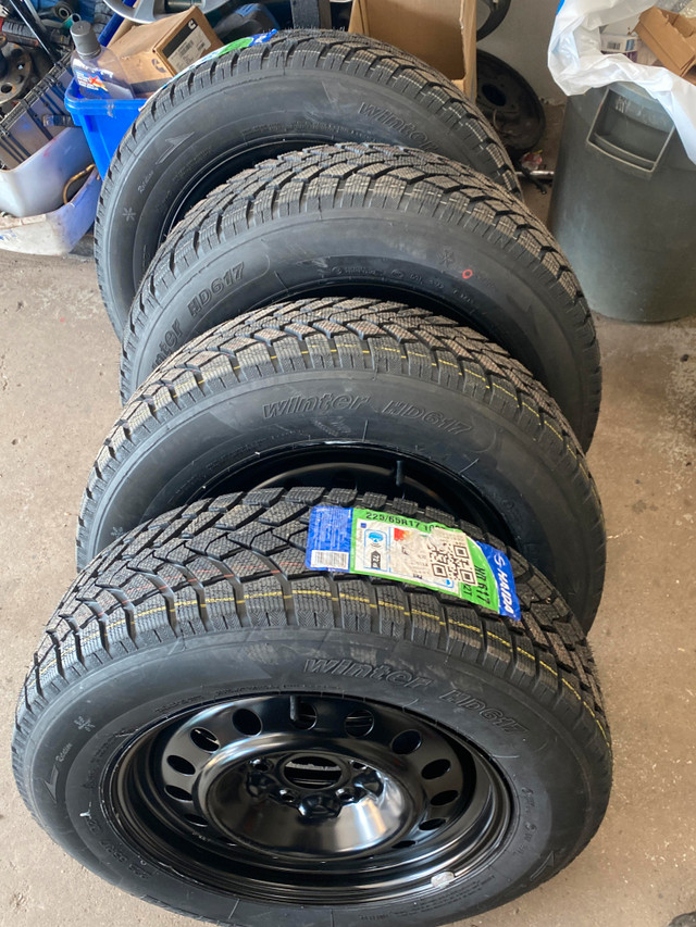 Dodge Grand Caravan snow set 225/65/17 in Tires & Rims in City of Toronto