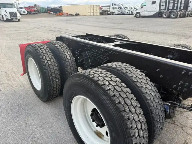 2009 Mack GU813 Granite Cab and Chassis with SPIF Axle, Allison  in Heavy Trucks in Oakville / Halton Region - Image 14