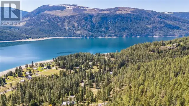 7465 Broadwater Road Castlegar, British Columbia in Houses for Sale in Nelson - Image 8