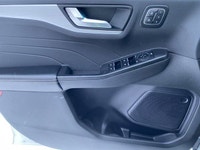 **WE WILL BEAT ANY DEALER IN THE CITY** Star White Metallic Tri-Coat 2024 Ford Escape Platinum AWD 8... (image 5)