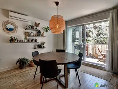Spacieux condo de 2016, de plus de 100 m2 sur 2 étages à seulement 150 mètres du métro Joliette (lig...
