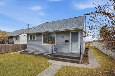 4B//Winnipeg/S/S Thurs April 23, offers Wed April 29th. You are going to love this well priced aweso...