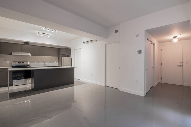 4350 Hotel de Ville — photo 2