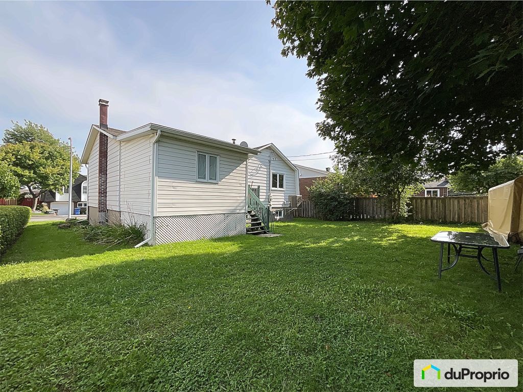 $750,000 - Bungalow for sale in Longueuil (St-Hubert) — photo 2