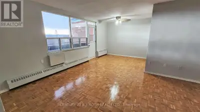 What a VIEW! Spacious 2-Bed Apartment on 8th Floor Overlooking Barrie. Discover your new home in thi...
