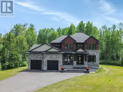 Welcome to 160 Country Meadow, the stunning Parkwood model by Mackie Homes, where country estate ser...