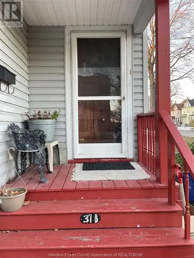 318 ELLIOTT STREET West Windsor, Ontario