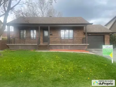 Maison de style canadien située dans un quartier tranquille, tout en étant à proximité de tout les s...