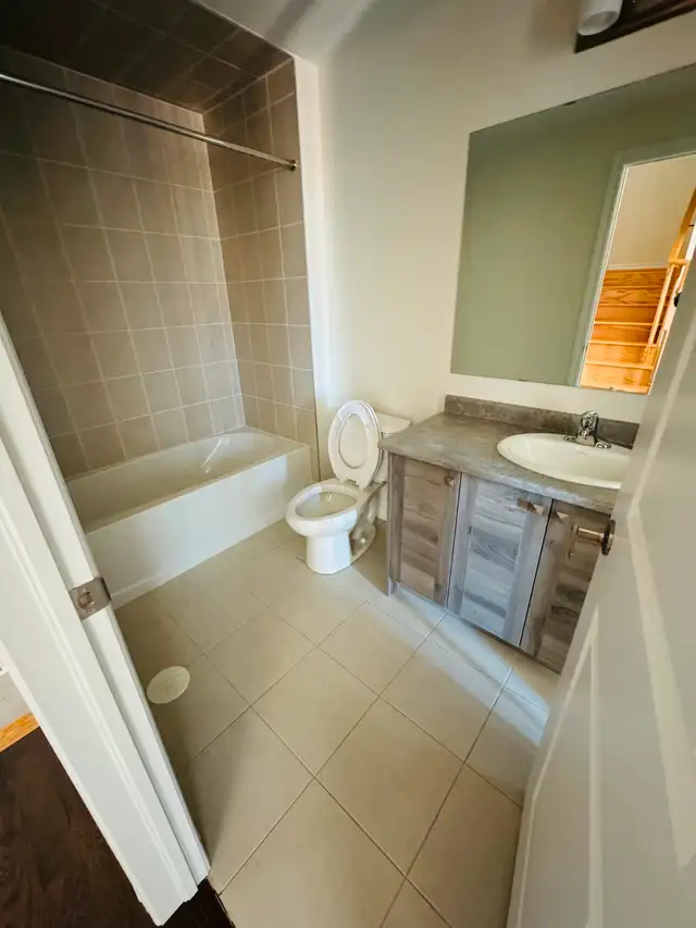 4 BEDROOMS NEW BUILD TOWNHOUE in Long Term Rentals in Oakville / Halton Region - Image 12