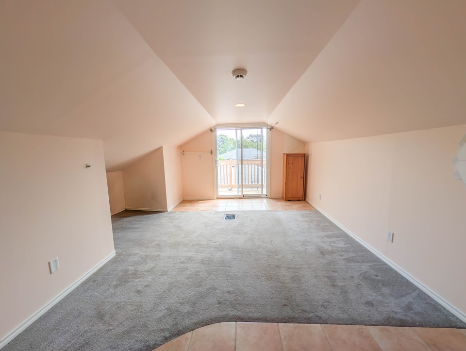 977 Parkhill Ave, Burlington - All Inclusive 1 Bed Upper Unit 3