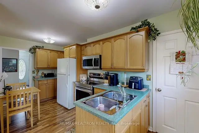 "DREAM" Opportunity!!! in Houses for Sale in Oshawa / Durham Region - Image 4