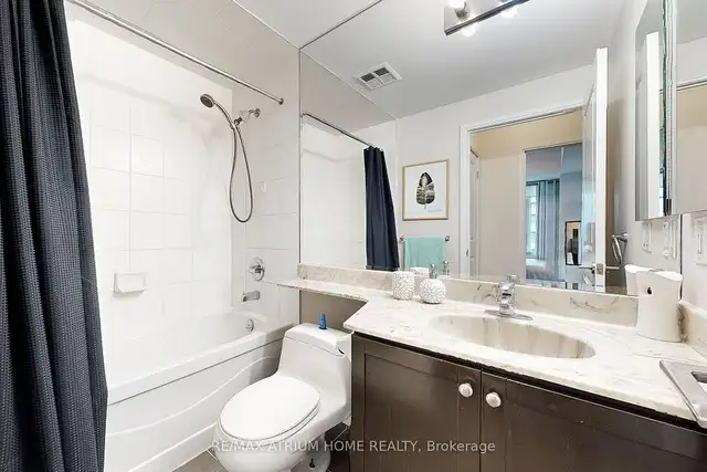 Beautiful 1 Bedroom + Den Condo in Condos for Sale in Mississauga / Peel Region - Image 4