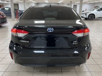 Apple CarPlay and Android Auto take center stage in this 2025 Toyota Corolla Hybrid LE, turning its... (image 4)