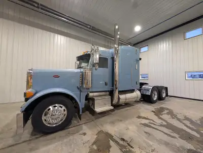 2 Owner 2005 Peterbilt 379. CAT MXS Motor just completely rebuilt! Comes with 1 year / 200k warranty...