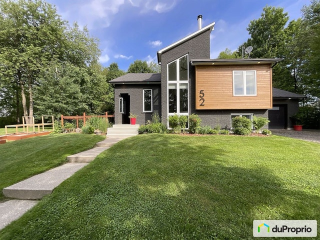 $699,000 - Split Level for sale in Granby — photo 1