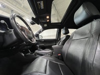 LEATHER-TRIMMED HEATED FRONT SEATS, POWER MOONROOF, PREMIUM AUDIO, APPLE CARPLAY & ANDROID AUTO, 4WD... (image 9)