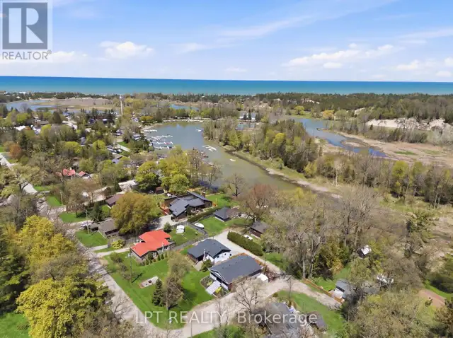 7652 RIVERSIDE DRIVE Lambton Shores (Port Franks), Ontario in Houses for Sale in Grand Bend - Image 35