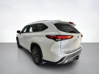 Go ahead and explore more with our used 2020 Toyota Highlander Limited AWD that's a versatile ride w... (image 2)