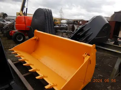 96 INCH WIDE BUCKET WE WERE GOING TO MOUNT ON A EXCAVATOR TO GIVE A LARGE WIDE GRADING CLEANUP BUCKE...