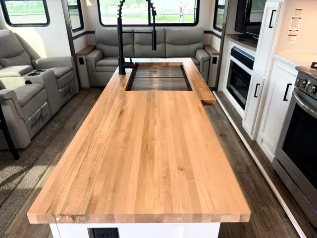 2022 Forest River CRUSADER 382 MBH in Travel Trailers & Campers in St. Albert - Image 16