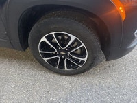 This CHEVROLET TRAILBLAZER boasts a 1.3 Liter DOHC Turbo engine powering this Automatic transmission... (image 4)